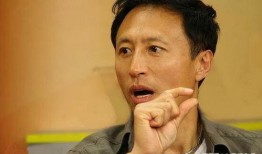 胡歌爆料恩师王洛勇视频,温情互动引网友热议